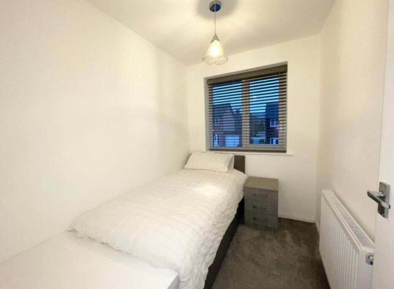 Entire House - Peaceful 3 Bedroom Home Rishton Exterior foto
